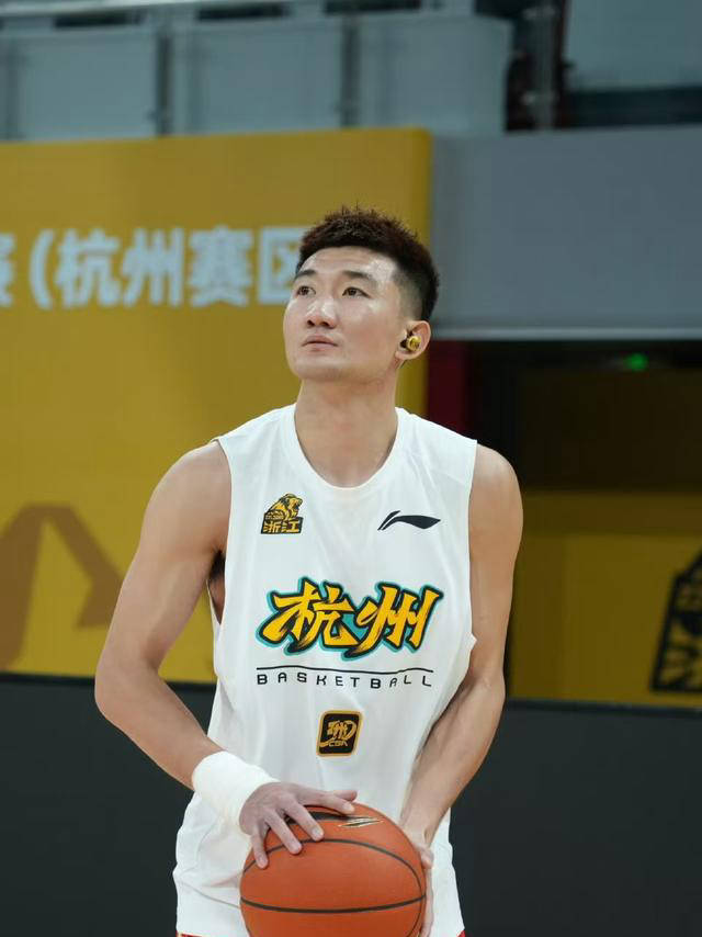 亚美体育-孙铭徽21分广厦胜浙江林庭谦32分天津胜四川