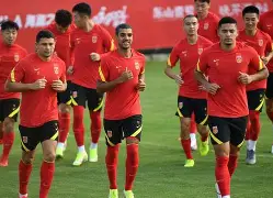 讽刺！国足再次出局仅一个月，比亚迪火速进京给宋凯送上7500万