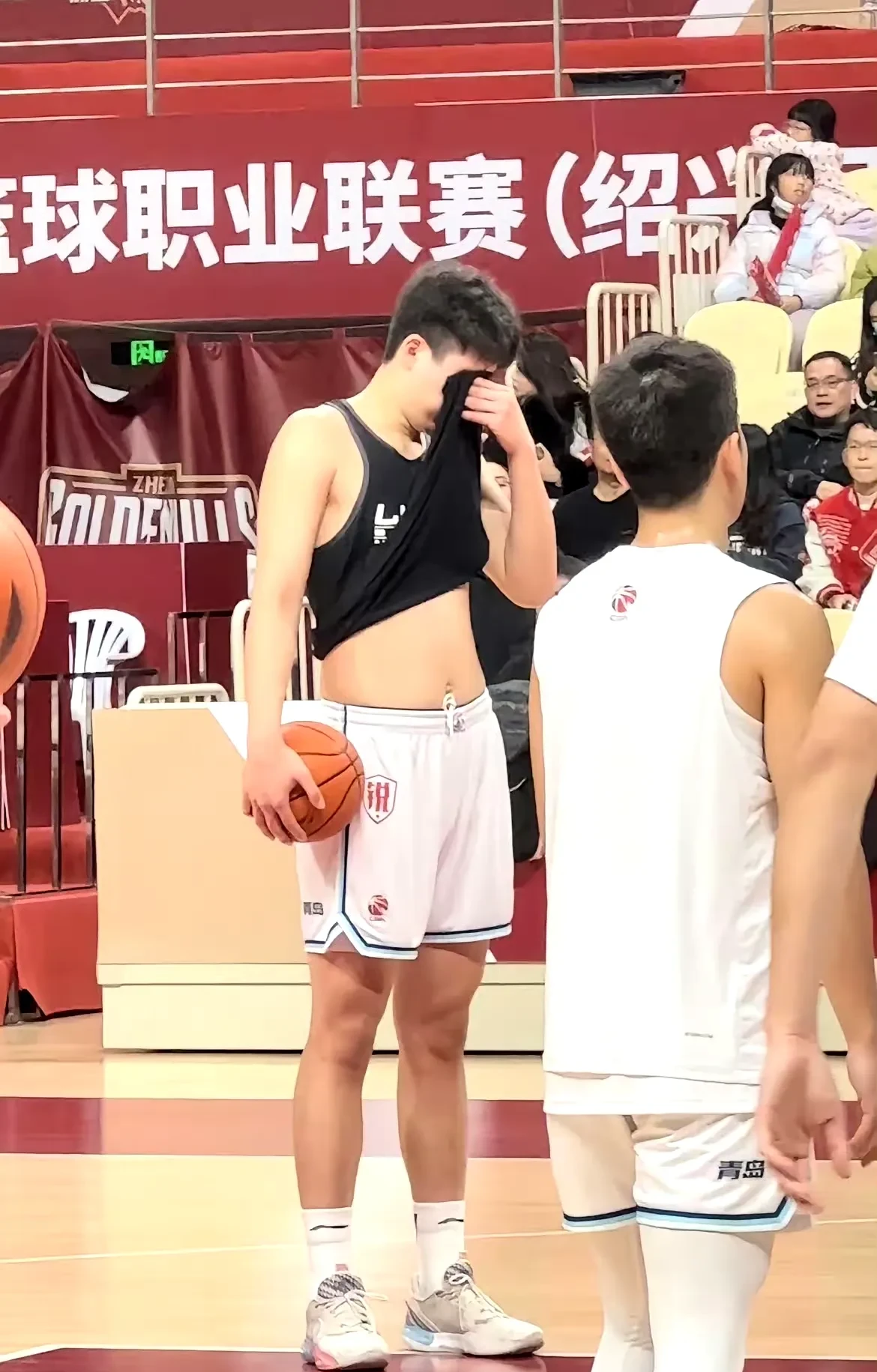 亚美体育app-NBA夏联-中国男篮负黄蜂杨瀚森12分7失误6犯