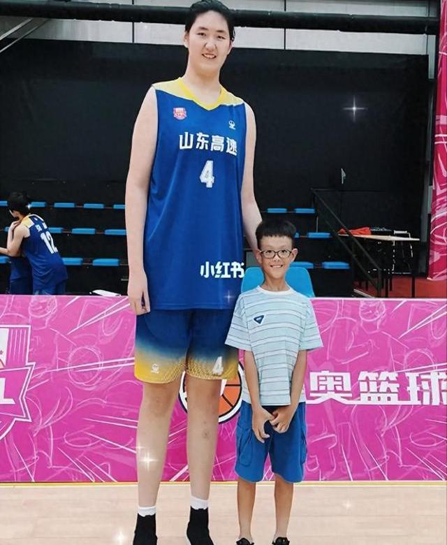 亚美体育平台-张子宇1.0是女篮一把双刃剑！阵容轮换成关键的简单介绍