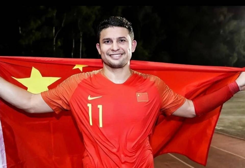 亚美体育平台-20岁华裔天才横空出世，替补16场6球3助攻，国足潜在归化球员