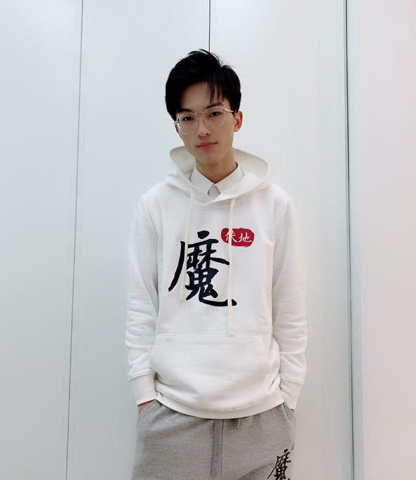 没办法，只能说蛋糕太大，4am吃的太多遭人嫉妒的简单介绍