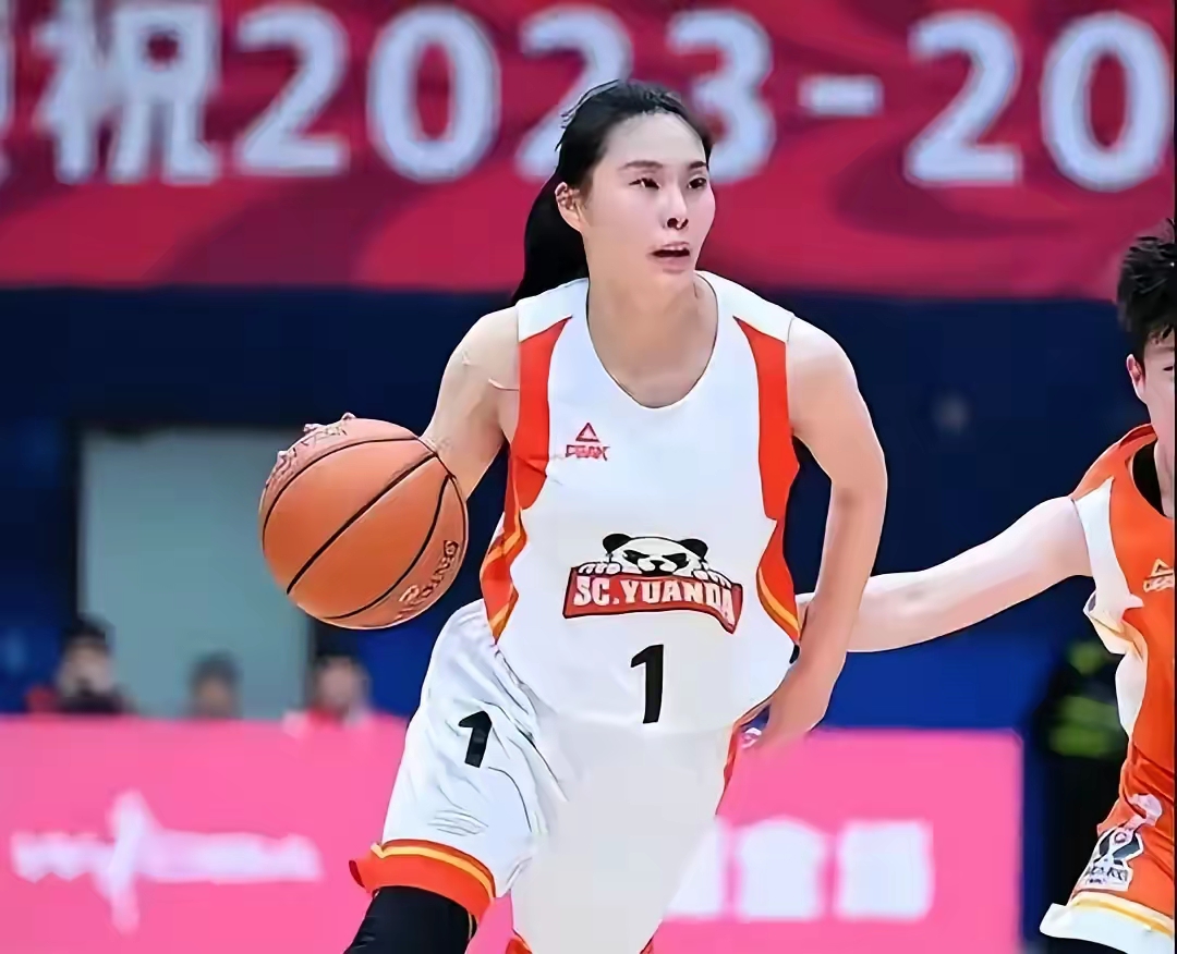包含女版李月汝！余嘉豪弃CBA高薪投奔西甲韩旭李梦真该学学他们的词条