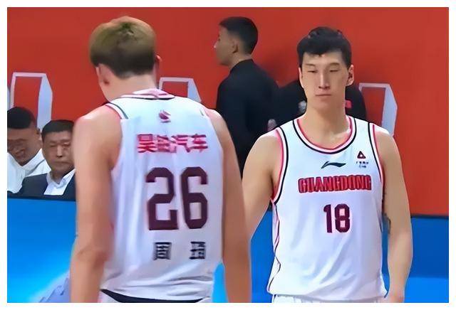 周琦伤情引热议，北京队季后赛表现成隐忧，杨瀚森力扛中国希望